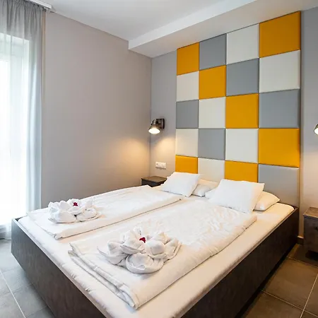 Hotel apartamentowy Aranyszarvas Panzio****, Etterem Es Grillterasz Szarvas