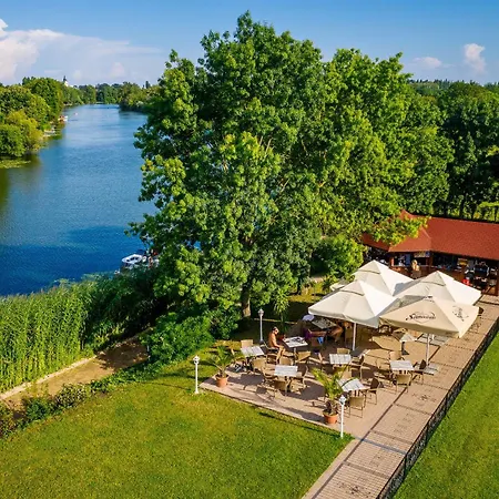 Aranyszarvas Panzio****, Etterem Es Grillterasz 4*