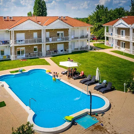 Aranyszarvas Panzió****, étterem és Grillterasz 4* Szarvas