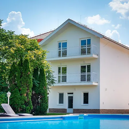 Aranyszarvas Panzio****, Etterem Es Grillterasz Hotel apartamentowy 4*