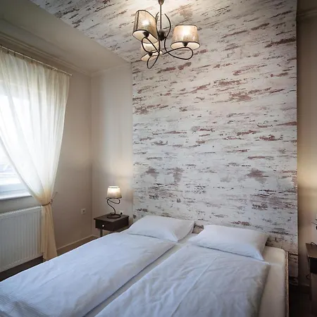 Hotel apartamentowy Aranyszarvas Panzio****, Etterem Es Grillterasz Szarvas