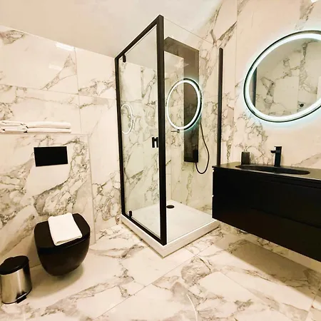 Hotel apartamentowy Aranyszarvas Panzio****, Etterem Es Grillterasz