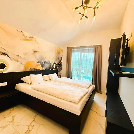 Aranyszarvas Panzio****, Etterem Es Grillterasz