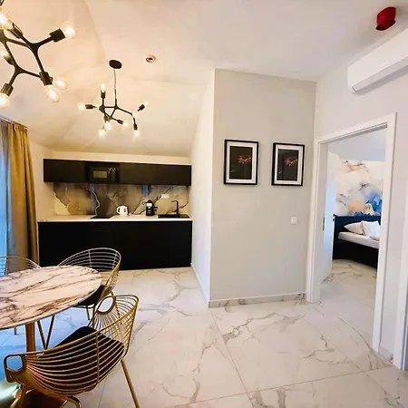 Hotel apartamentowy Aranyszarvas Panzio****, Etterem Es Grillterasz Szarvas