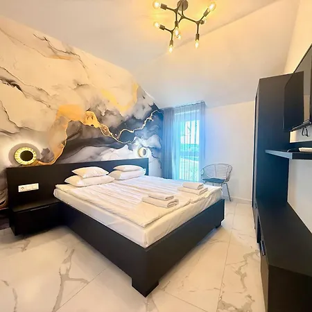 Hotel apartamentowy Aranyszarvas Panzio****, Etterem Es Grillterasz