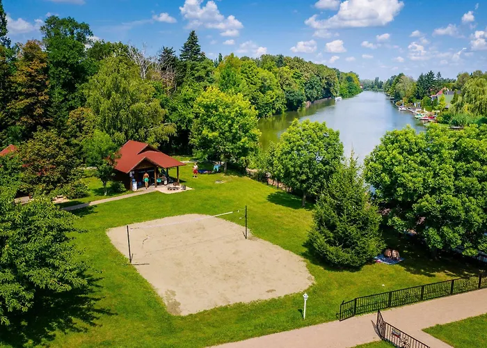 Lejlighedshotel Aranyszarvas Panzio****, Etterem Es Grillterasz