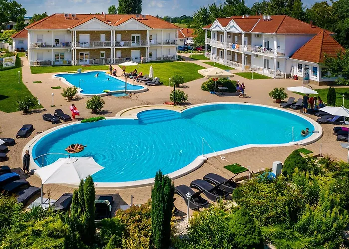 Aranyszarvas Panzio****, Etterem Es Grillterasz Lejlighedshotel Szarvas
