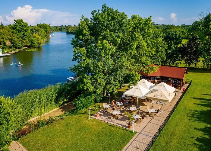 Aranyszarvas Panzio****, Etterem Es Grillterasz 4*