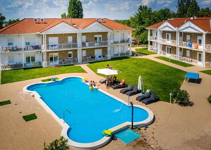 Aranyszarvas Panzio****, Etterem Es Grillterasz 4* Szarvas