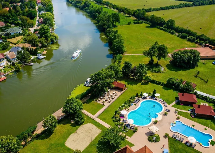 Lejlighedshotel Aranyszarvas Panzio****, Etterem Es Grillterasz 4*
