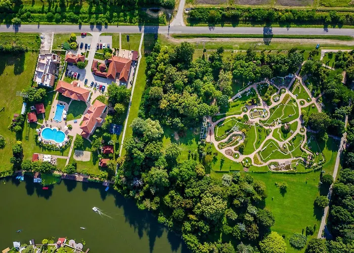 Lejlighedshotel Aranyszarvas Panzio****, Etterem Es Grillterasz Szarvas