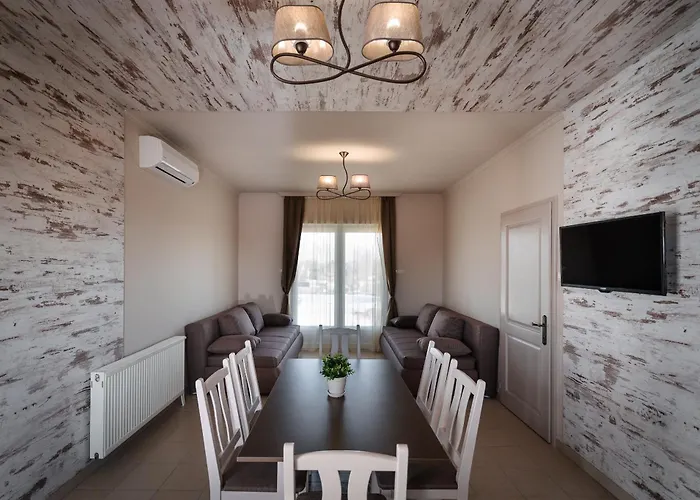 Lejlighedshotel Aranyszarvas Panzio****, Etterem Es Grillterasz 4*