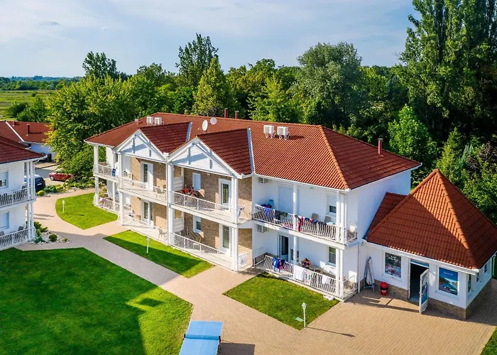 Aranyszarvas Panzio****, Etterem Es Grillterasz 4*