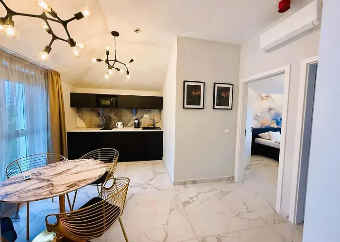 Lejlighedshotel Aranyszarvas Panzio****, Etterem Es Grillterasz Szarvas